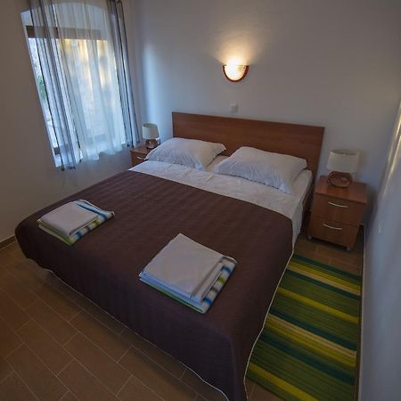 Apartments Punta Стариград-Пакленица Екстериор снимка