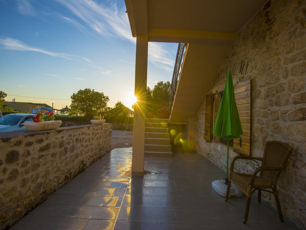 Apartments Punta Стариград-Пакленица Екстериор снимка