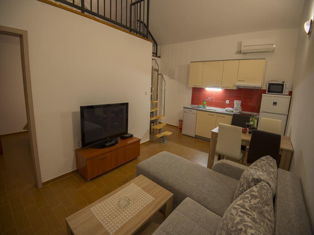 Apartments Punta Стариград-Пакленица Екстериор снимка