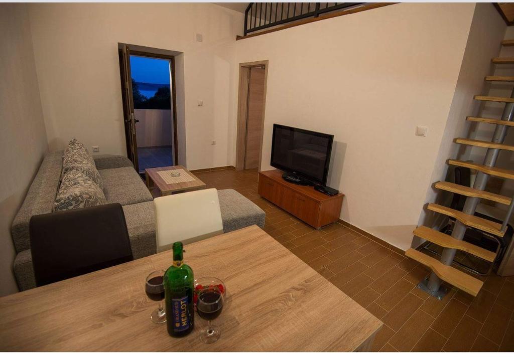 Apartments Punta Стариград-Пакленица Екстериор снимка